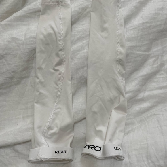 Nike White Arm Sleeves - Picture 2 of 2